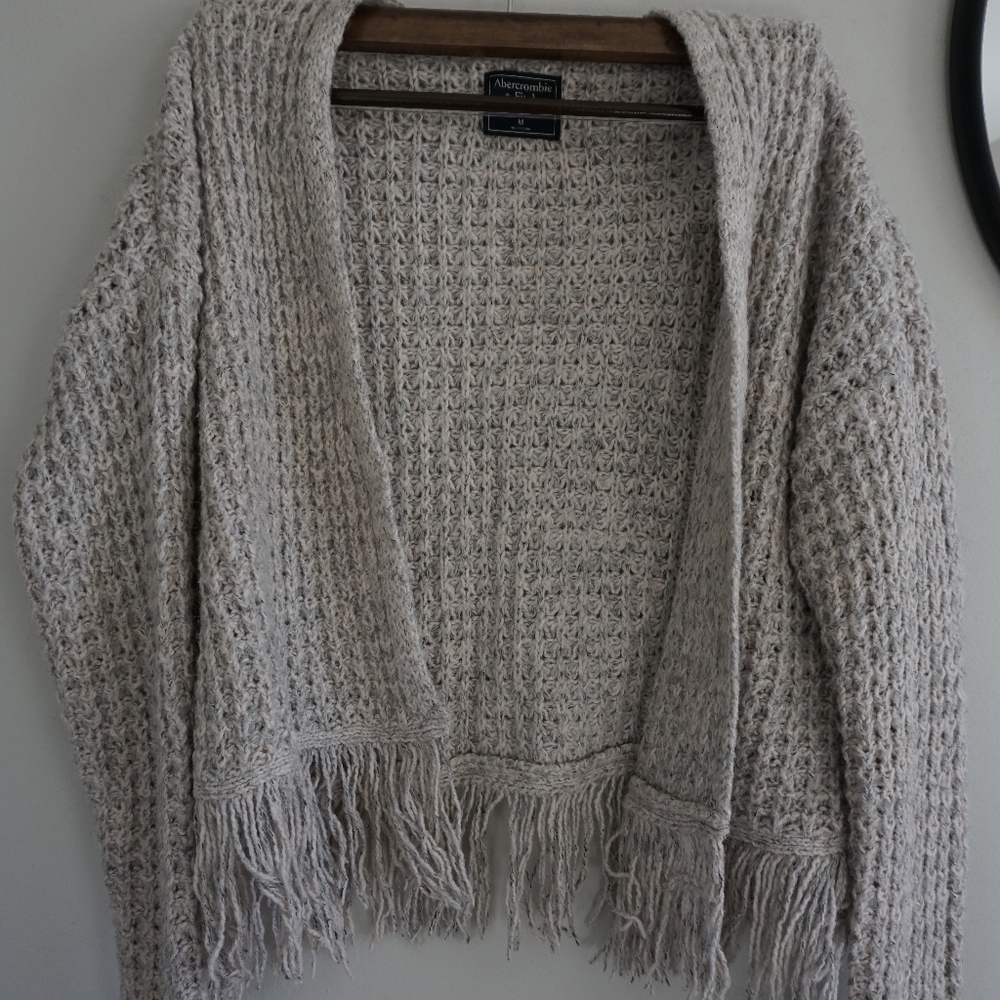A&F Cropped Bohemian Shrug | Grey & Pink